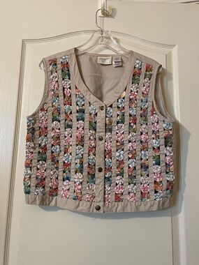Vintage Susan Bristol Yo-Yo Quilt Vest Tan Floral Button Front Size L 90s Artsy